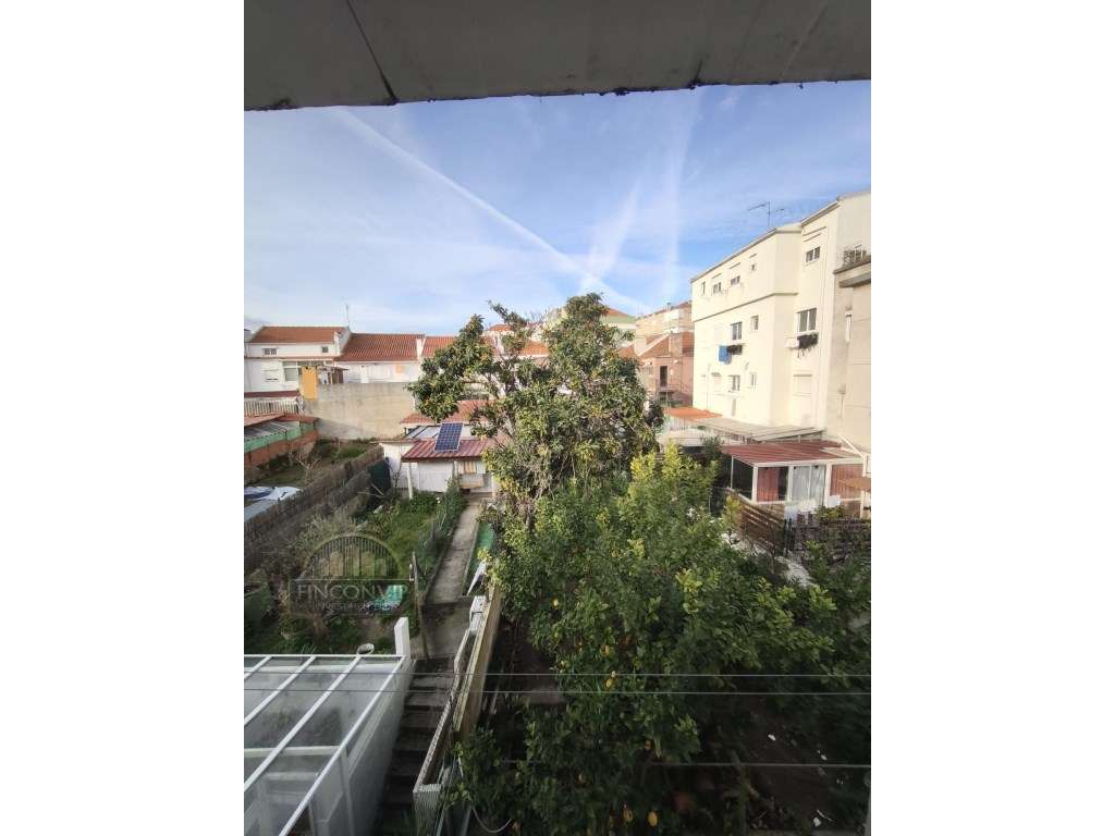 Apartamento T2, no Centro de Almada.-9