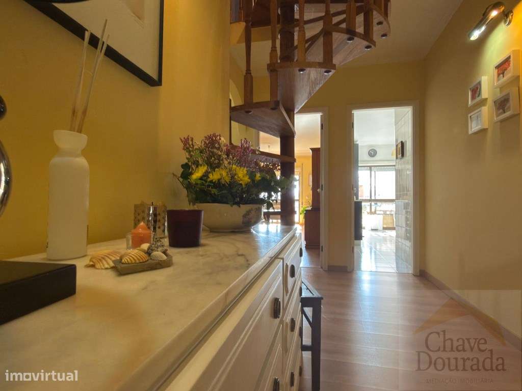 Apartamento T3+3 com garagem e sótão - São Martinho do Bispo-5