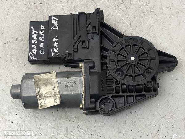 Motor elevador Dto Trás  Usado VW PASSAT (3B3) 1.9 TDI 0130821696 - 3