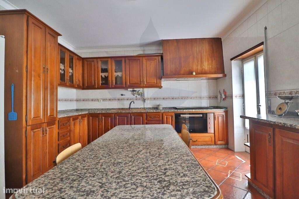 Andar Moradia T3 no Centro de Vila Verde | Mobilado e Equipado | Com G-18