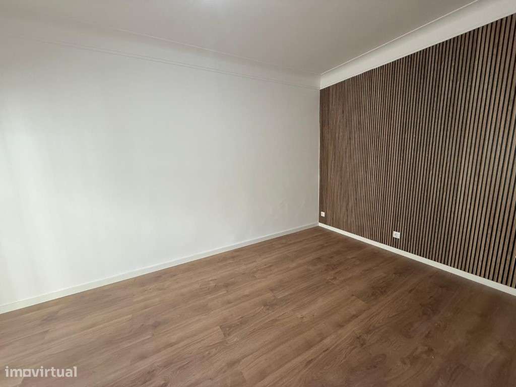 Apartamento T2 totalmente remodelado, com excelente área exterior -...-11