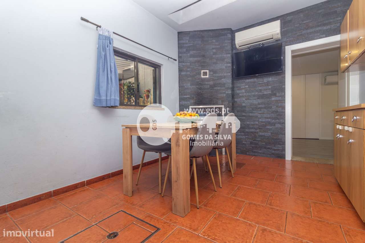 Moradia T3+1 com Espaços Comerciais – Ideal para Viver e Investir-11