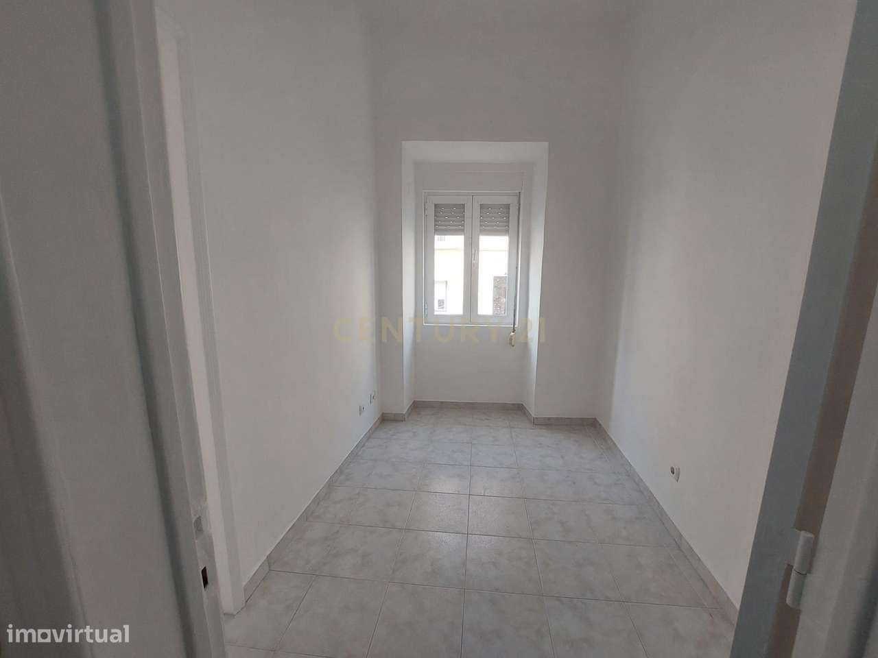 Arrendamento | T2 Bem Conservado | Campo de Ourique – R/C com Pequeno - Grande imagem: 3/18