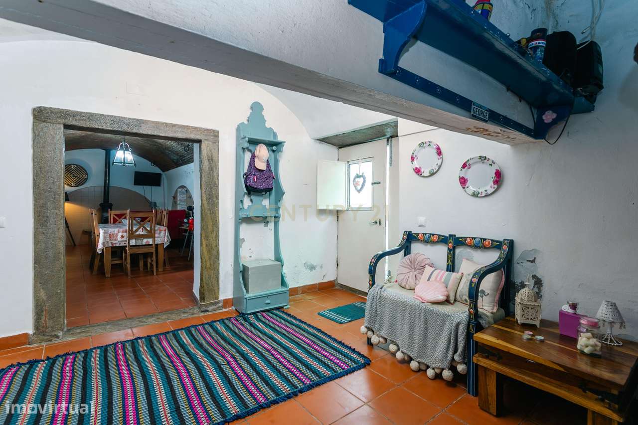 Rés-do-Chão de Moradia T4 com 4 suítes no centro de Mourão - Alentejo-11