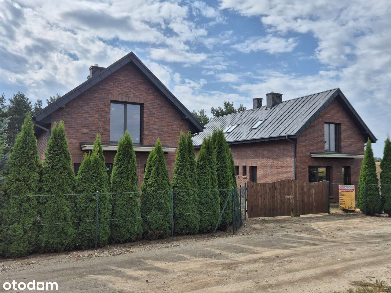 Działka 349/7 z domem jednorodzinnym, b. dobre wykonanie;  ostatni dom-0