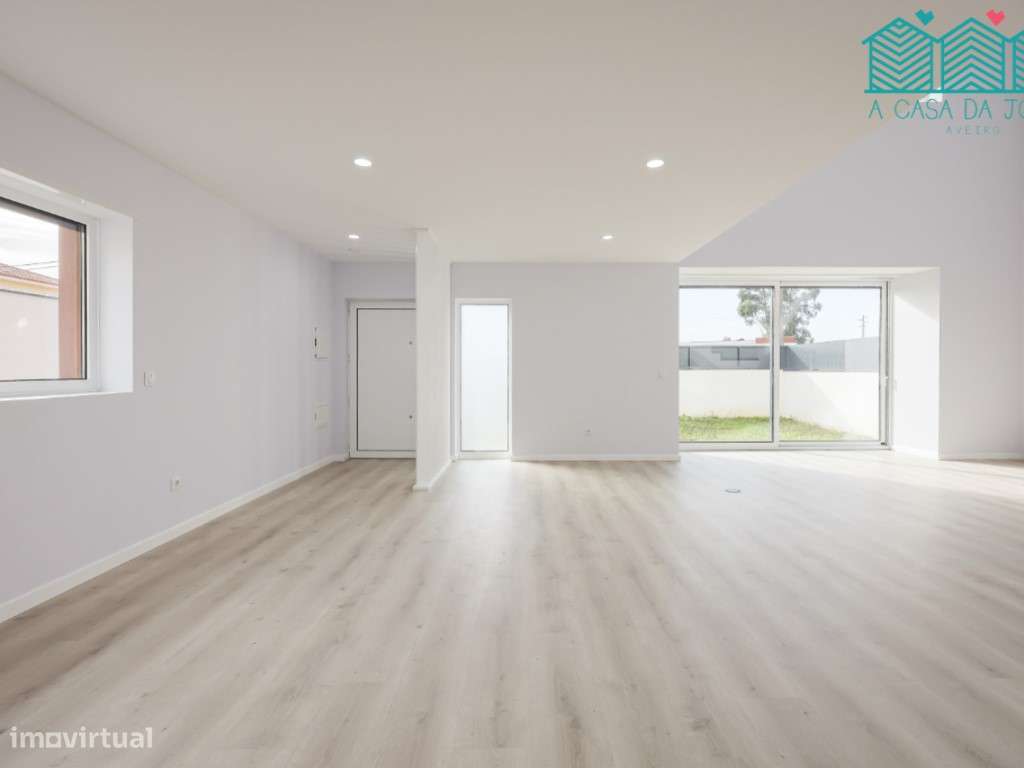 Moradia T4 e Garagem Fechada em Aradas - Grande imagem: 5/48