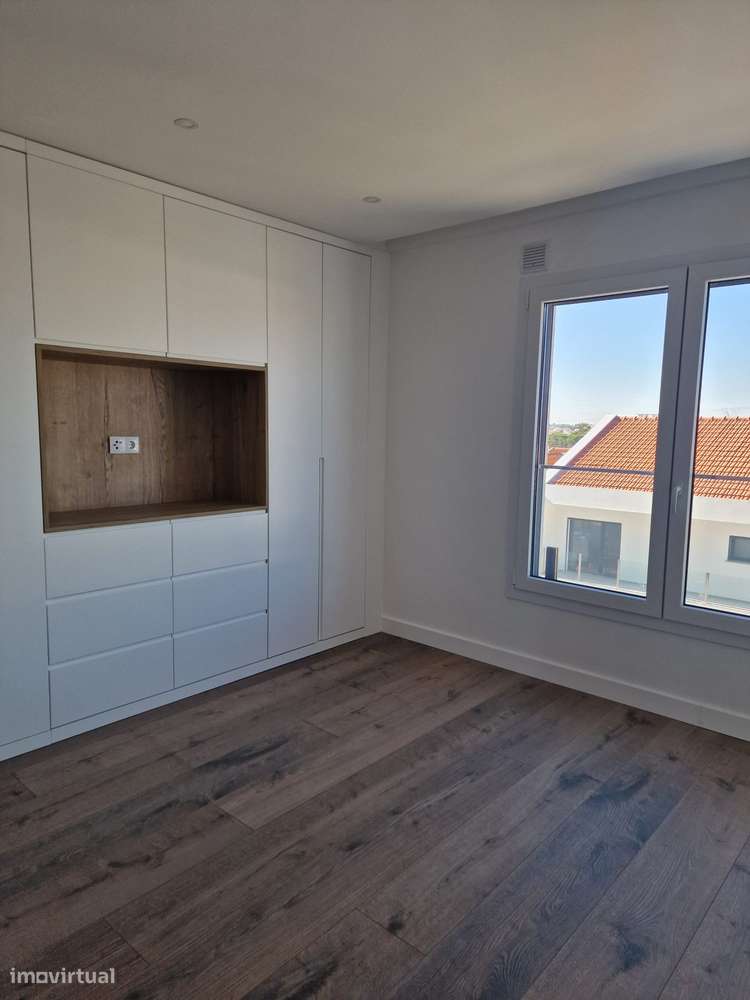 T3 2º Luxo c Estac. Arrecad., Varandas, Vistas jtº Forúm Almada-19