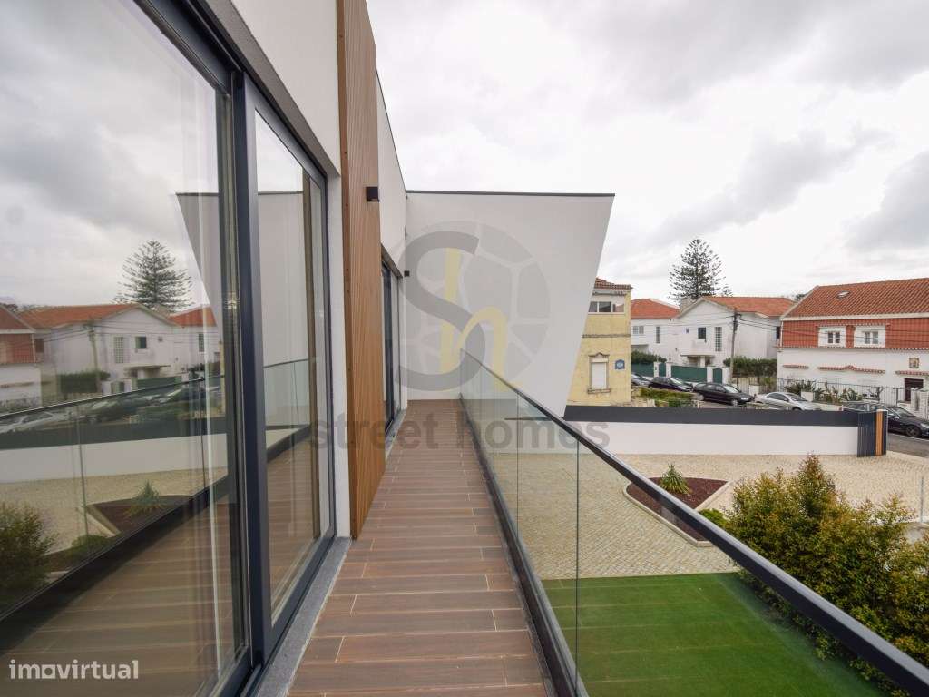 Moradia Nova V4 no Centro da Parede-38