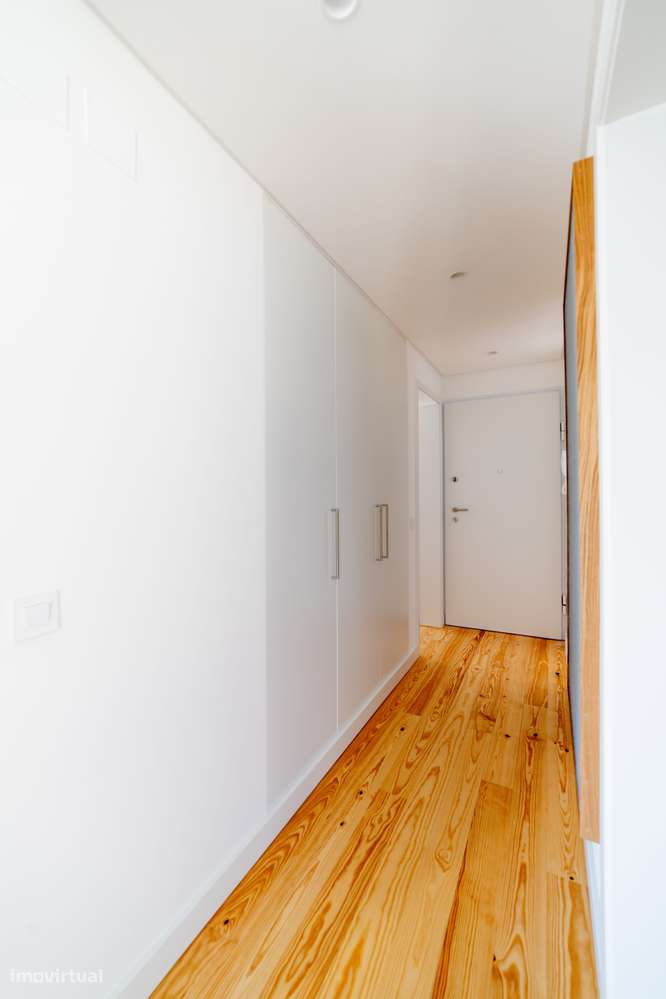 Apartamento T2 à venda no Largo Conde-Barão-4