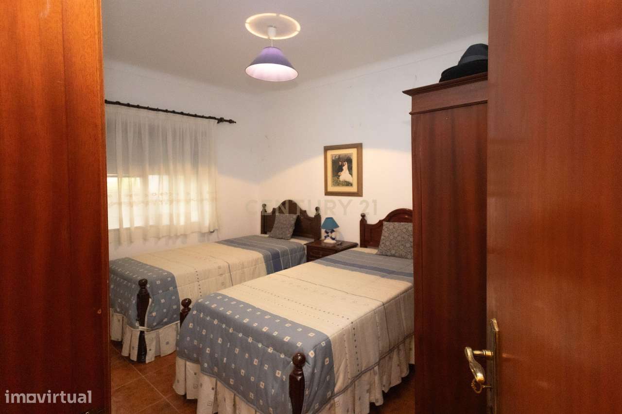 Moradia T3 com quintal, garagem e anexos no centro de Ervidel-24