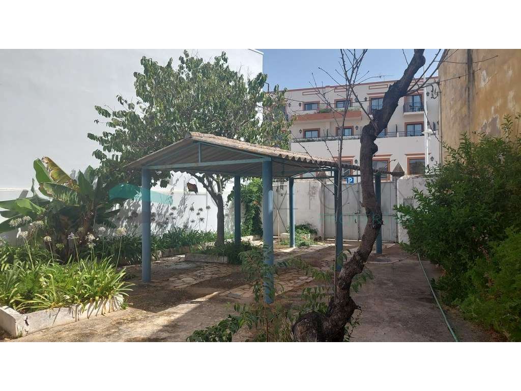 Moradia T3 - Tavira no centro histórico, por recuperar-15