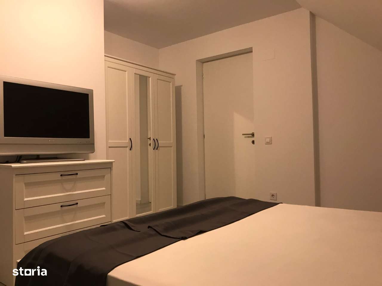 Apartament 2 camere, mansardă, mobilat și utilat,terasa, bloc cu lift - Imagine principală: 2/10