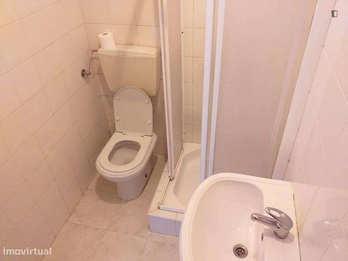 Quarto - localizado em Lisbon - Grande imagem: 5/10