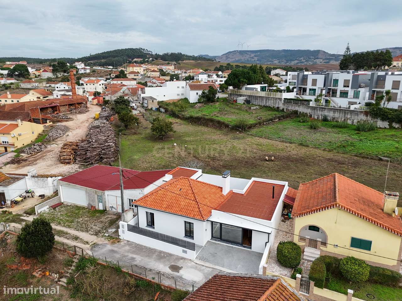 Moradia Renovada com Jardim, no Sarge-28