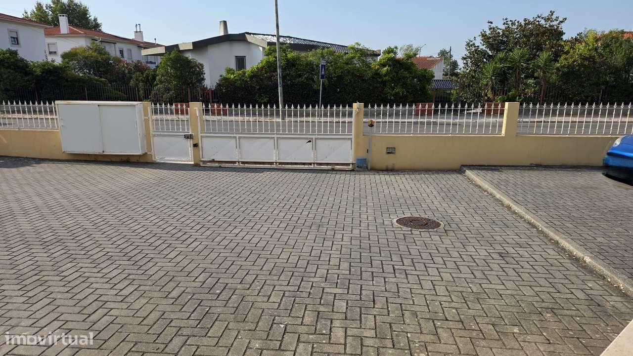 Moradia T3+1, em banda, condomínio fechado a 2 min. centro M. Grande-44