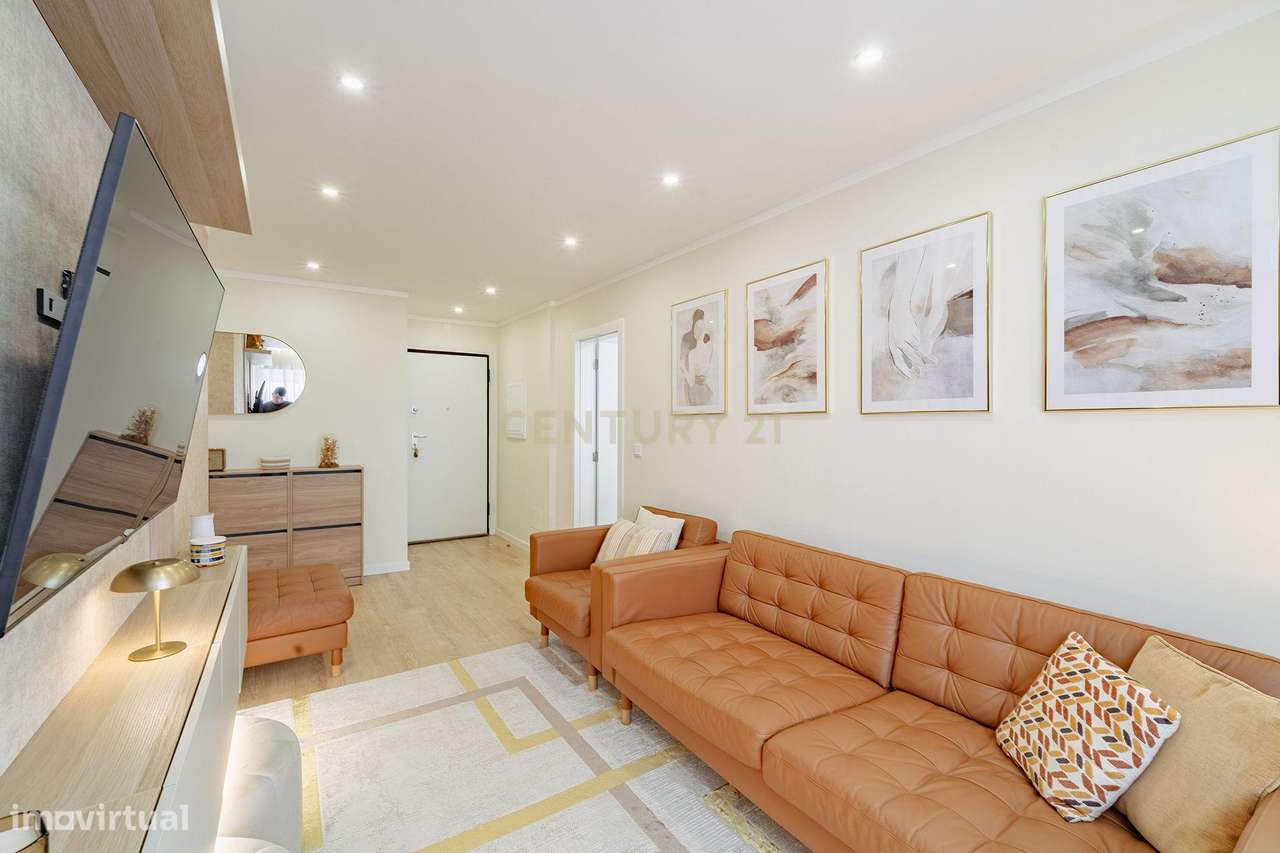 Apartamento T2 Remodelado na Torre da Marinha-8