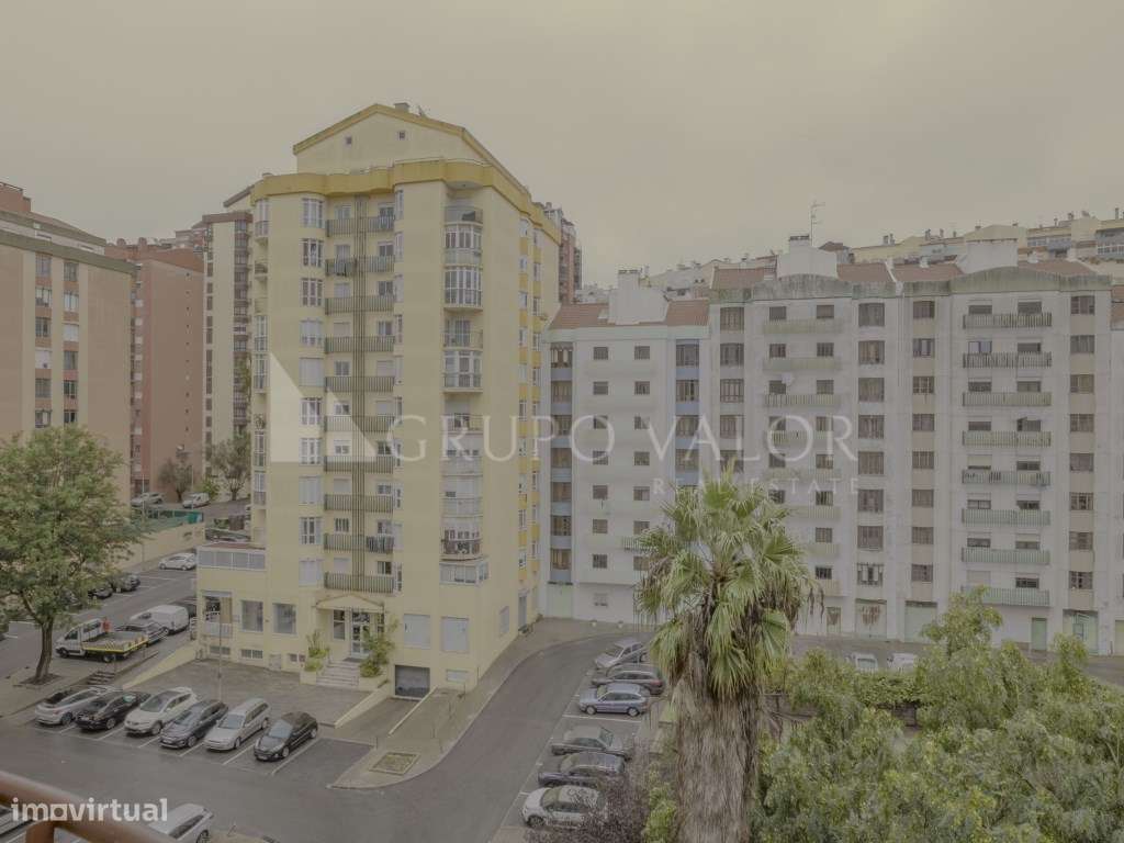 Apartamento T2 na Tapada das Mercês-4