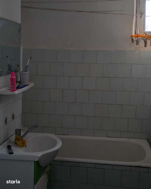 Apartament 4 camere – decomandat ,Mic. 17,  Str. Bobocului ,etaj 2 - Imagine principală: 4/4