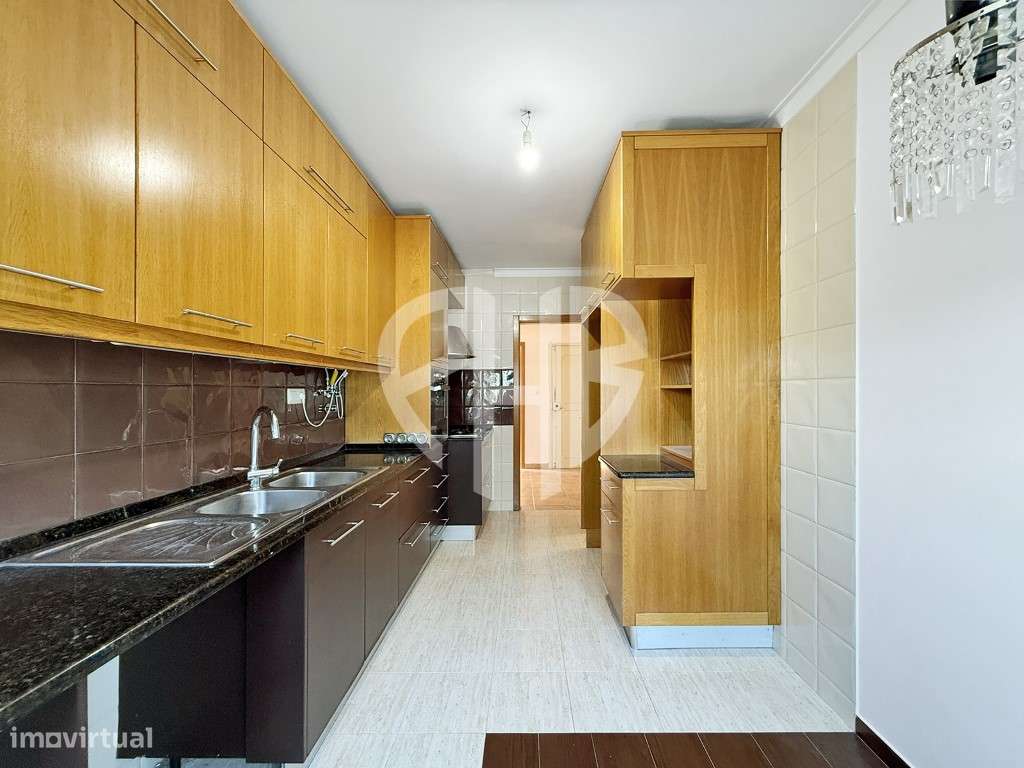 Apartamento T3 com 127 m² | Arrecadação nas Águas Furtadas | Massamá-10