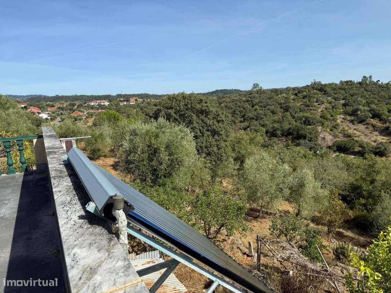 Moradia antiga com terreno, furo de agua e painéis solares aquecimento-33