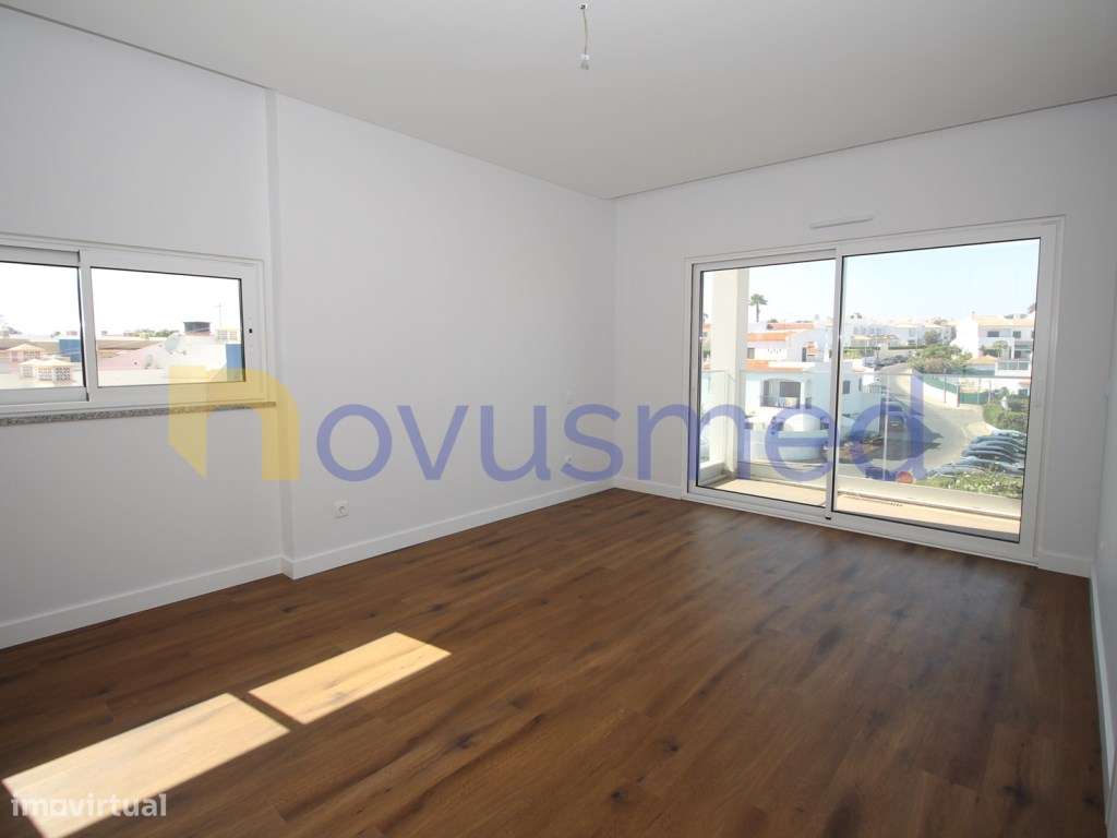 Penthouse tipo T3 com vista para o Mar a 300 metros da praia dos Al...-14