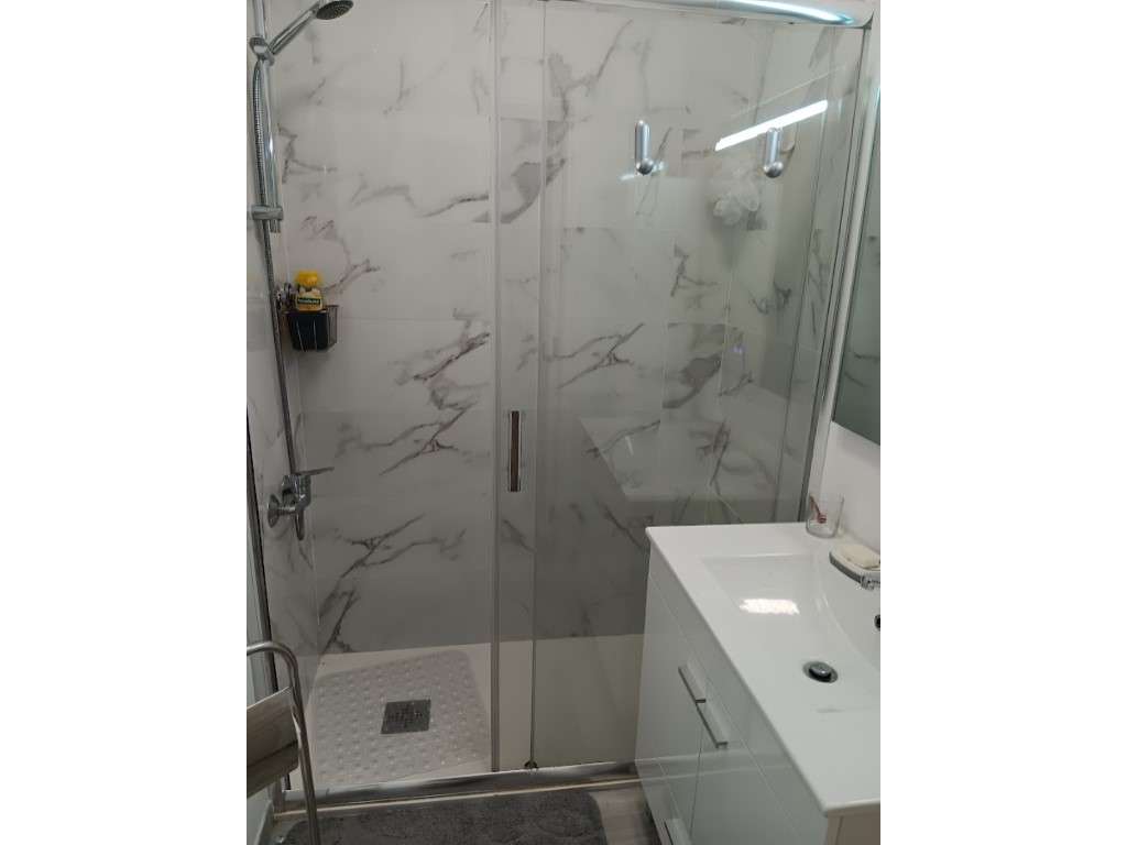 T1 em Alfornelos próximo do da estacão de metro 'Linha Azul' - Grande imagem: 4/4