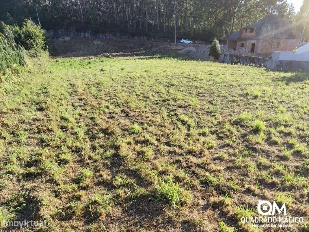 Terreno Urbanizável para Venda em São João de Ver!-3