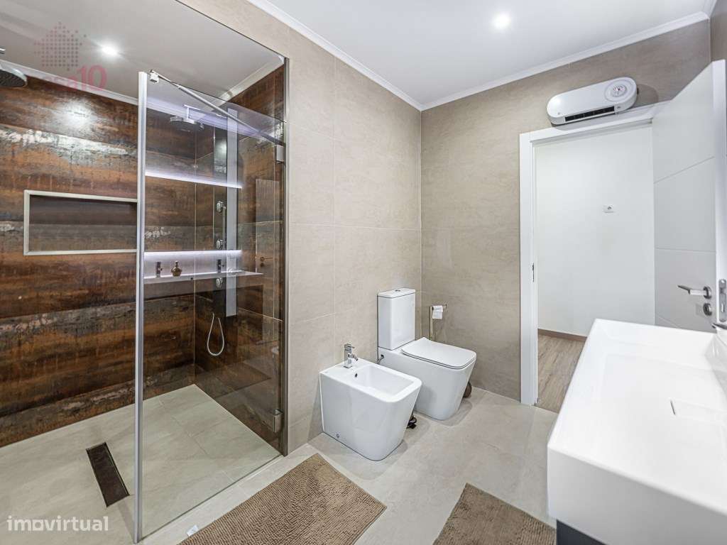 Moradia T5 renovada em Algueirão-Mem Martins, com piscina e jardim-9