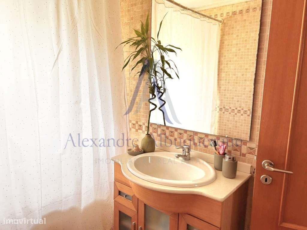 Moradia Isolada T3 com Piscina e Garagem em Azeitão-23