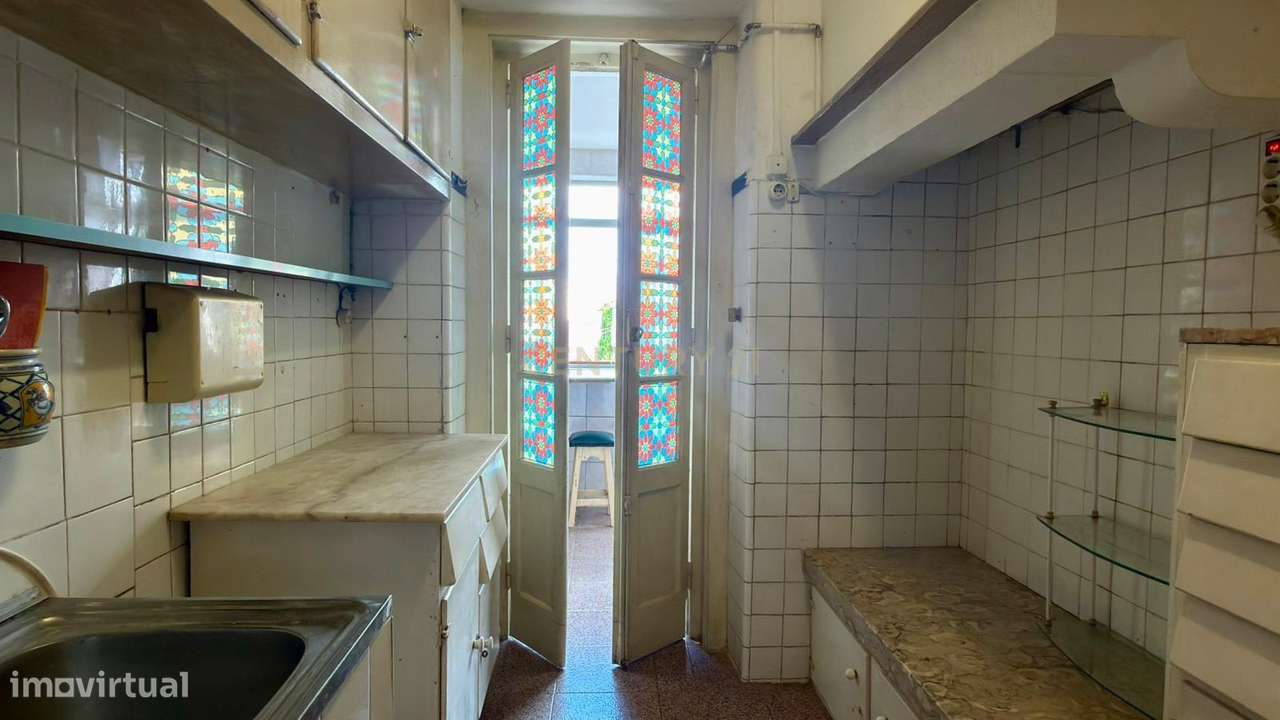 Apartamento T2 para Remodelação, Centro de Almada-15