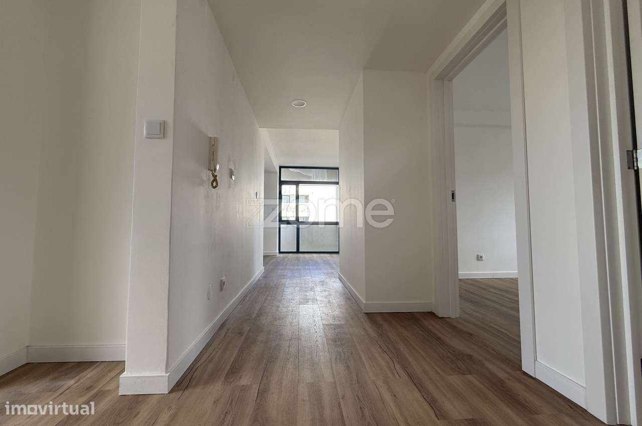 Apartamento T2 renovado no Paim.-5