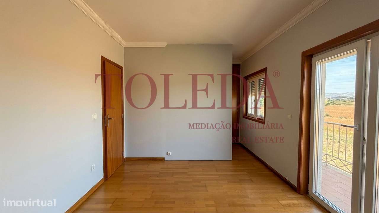 Moradia T3+1 com Terraço e Garagem-17
