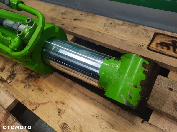 Merlo .... TF {Cylinder hydrauliczny poziomowania łyżki} - 6