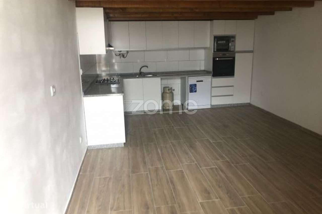 Prédio centenário no centro de Alijó - Grande imagem: 3/15