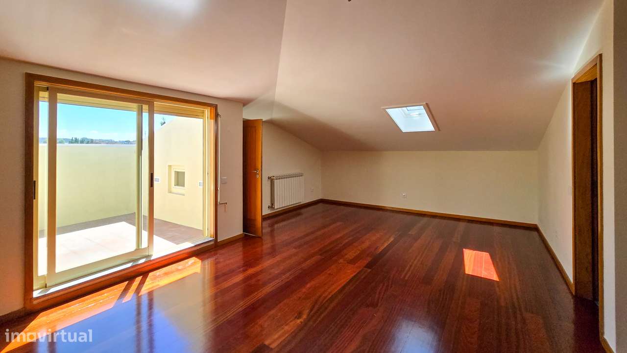 T3 Duplex Remodelado em Cond. Fechado -  São Félix da Marinha / Granja-26