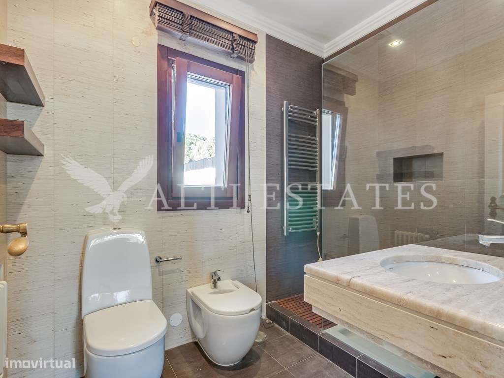 Deslumbrante moradia em zona nobre do Estoril-22