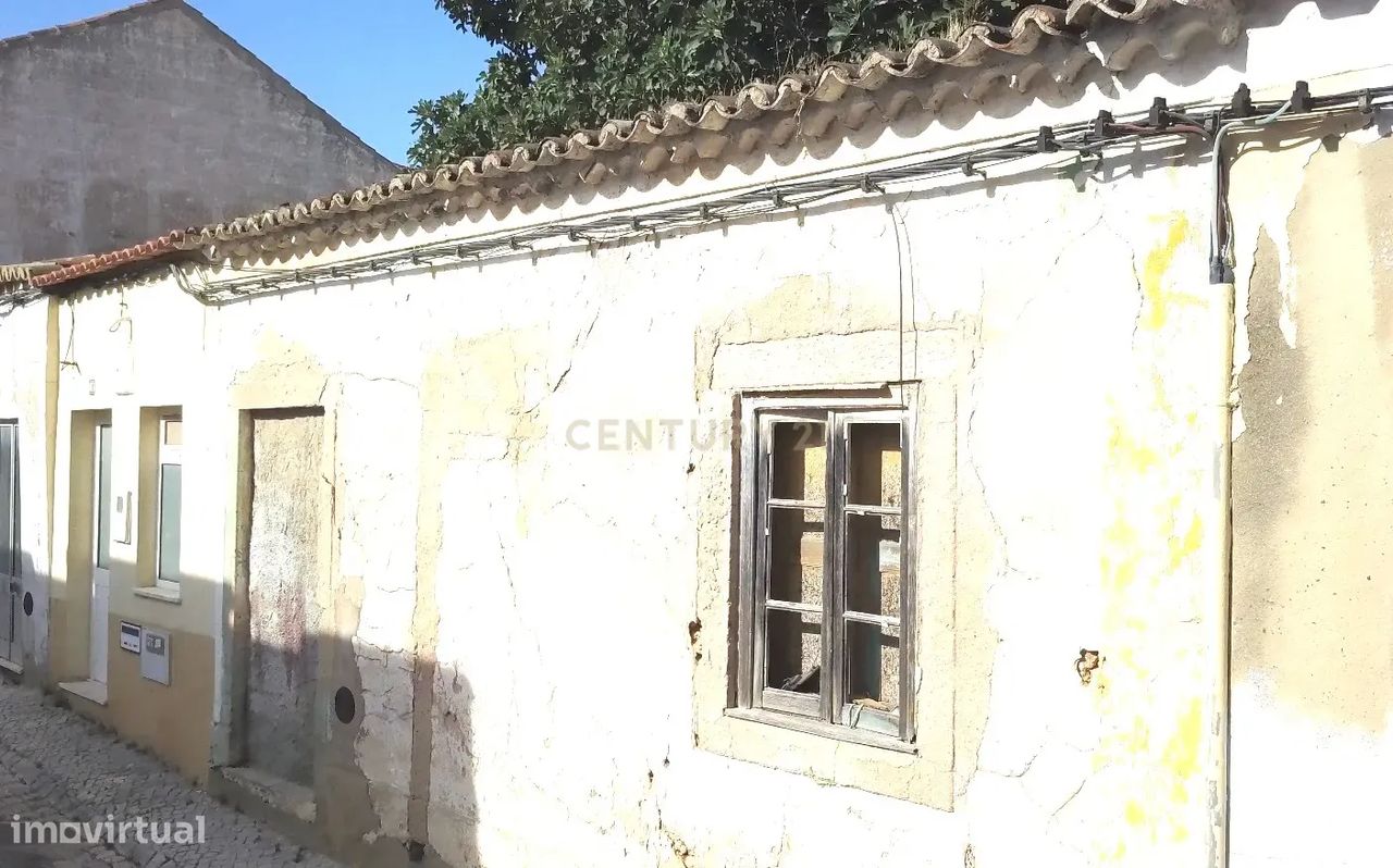 Moradia para reabilitação urbana no centro de Lagoa - Grande imagem: 1/12