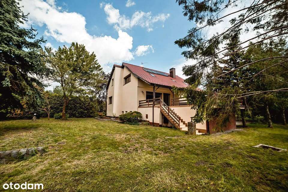 Piękny duży dom w cichej i spokojnej okolicy !-1