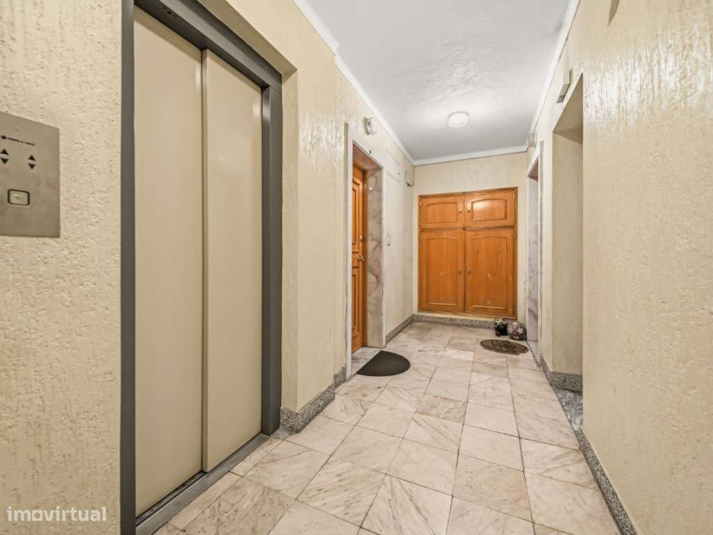 Apartamento T3 com Varanda e Garagem Box, na Quinta da Piedade-25