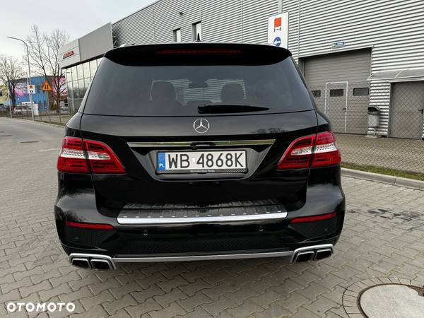 Mercedes-Benz ML 63 AMG 4-Matic - 23