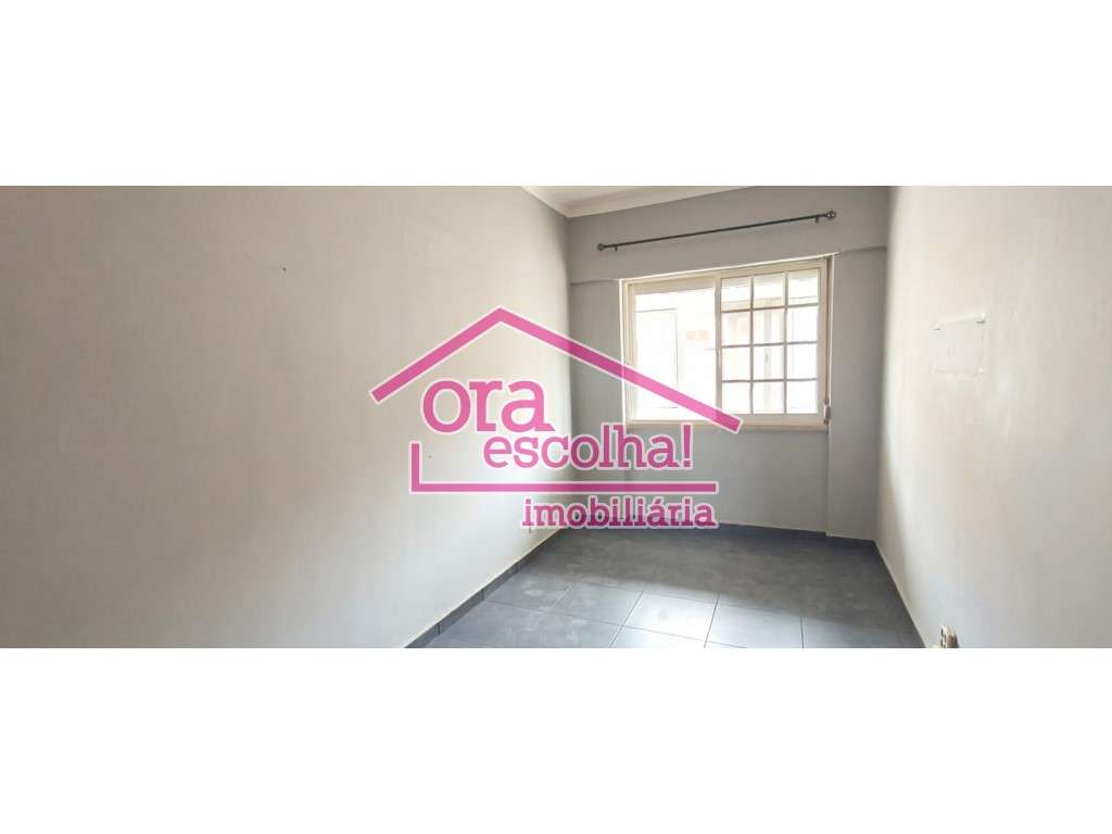 Apartamento T3, transformado em T4 Duplex com 90 m2 na Murtinheira,...-4