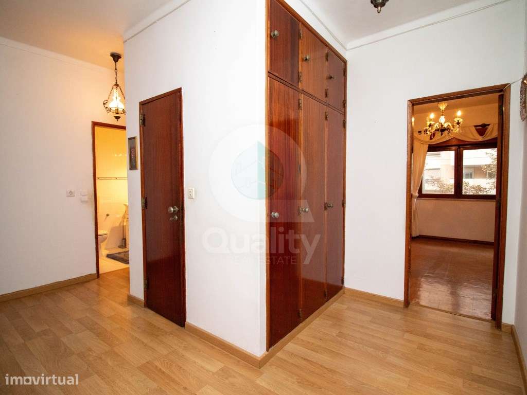 Apartamento T3 Em Barreiro Com Terraco E Elevador