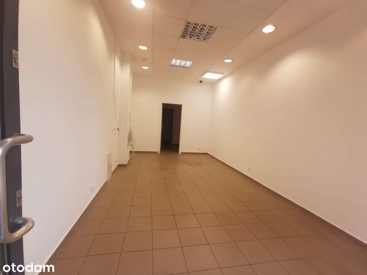 Lokal z dużą witryną wysoki - Centrum Wyszyńskiego z najemcą - ROI 7%-6