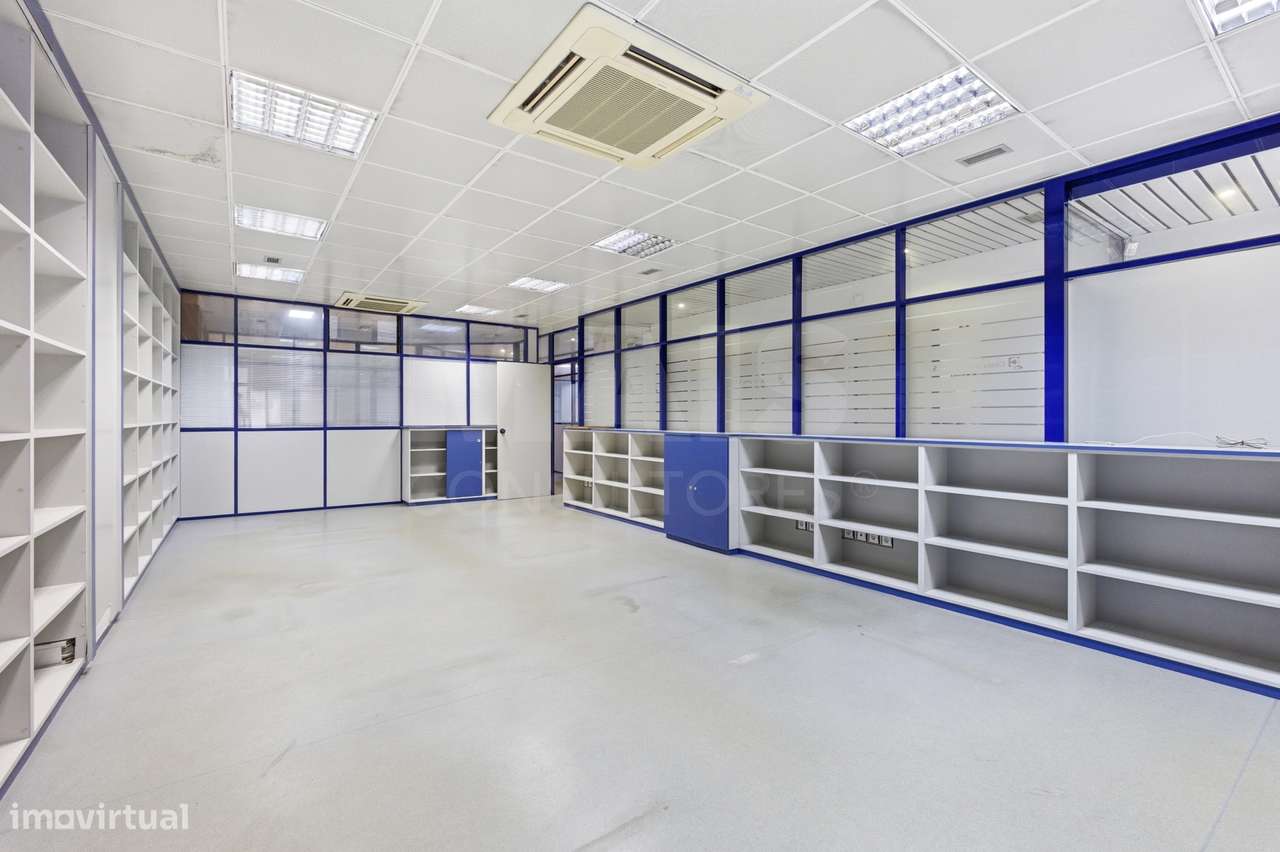 Loja e cave para serviços no centro de Alcobaça - Grande imagem: 2/24