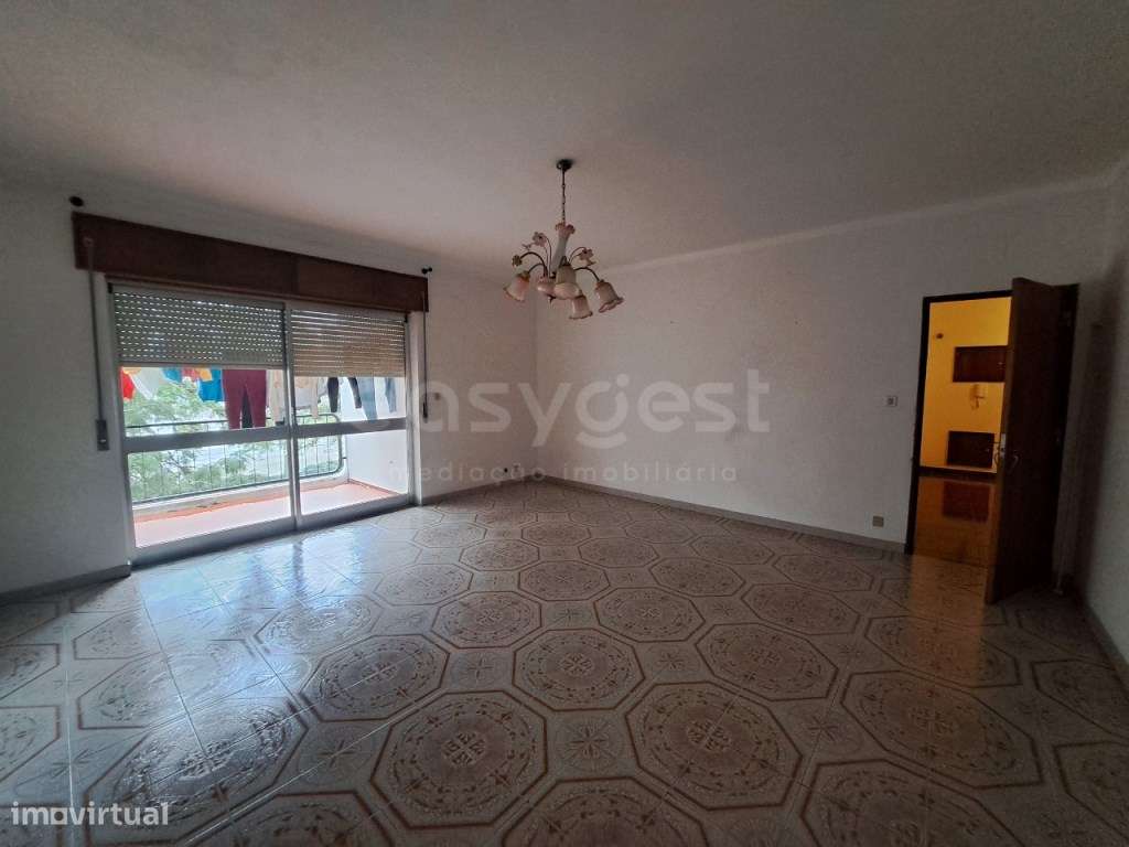 Apartamento T4 com Elevador e Lugar Garagem em zona privilegiada da... - Grande imagem: 3/25