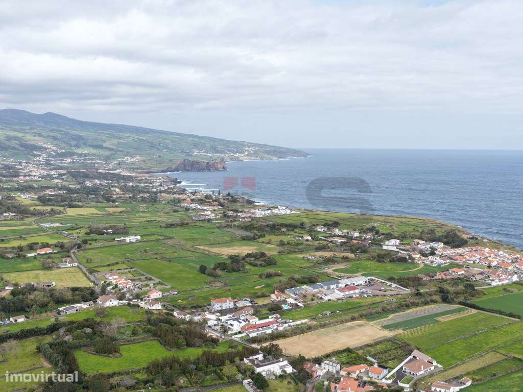 Moradia Térrea em Fenais da Luz: Conforto e Proximidade ao Mar-25