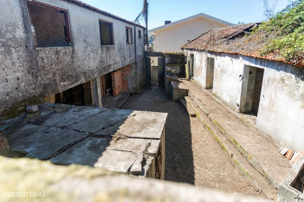 2 Moradias para restaurar, inseridas em um terreno de 2962m2, em Sandi-7