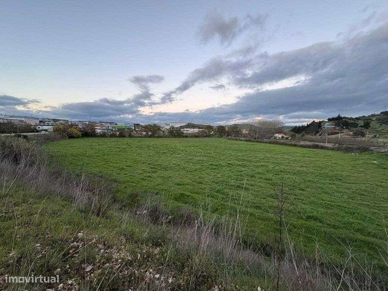 Vende-se terreno - Grande imagem: 4/5