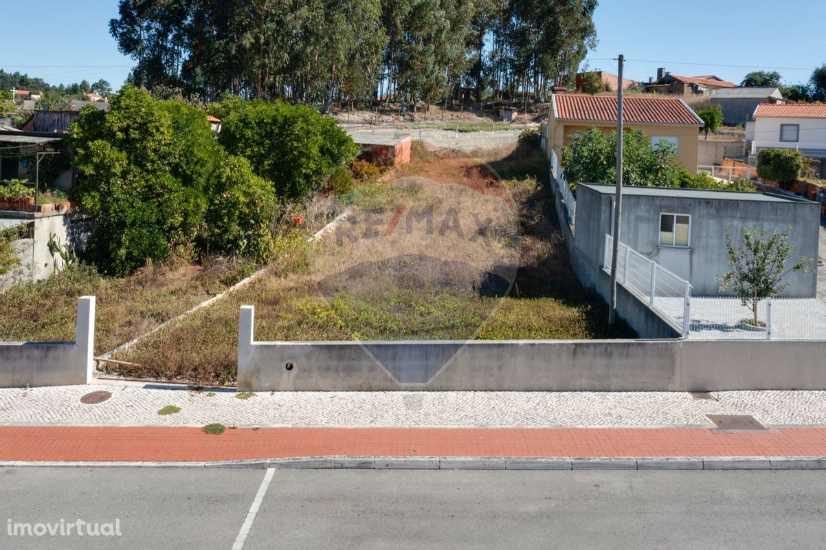 Terreno à venda em Oliveira do Bairro