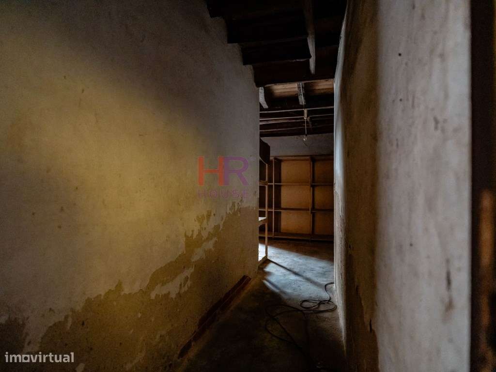 Coimbra, Vende-se Moradia com terreno e jardim.-7